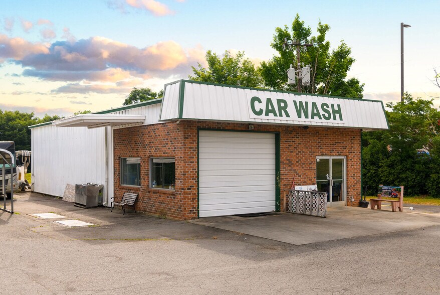 921 Yadkinville Rd, Mocksville, NC à vendre - Photo du bâtiment - Image 2 de 20