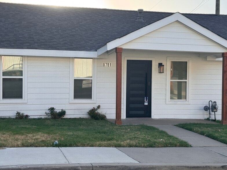 8781 3rd St, Frisco, TX à louer - Photo du bâtiment - Image 3 de 3