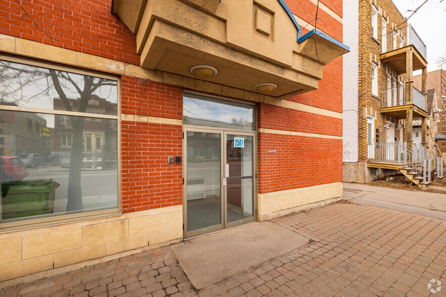 2507 Boul Rosemont, Montréal, QC for lease - Building Photo - Image 2 of 3