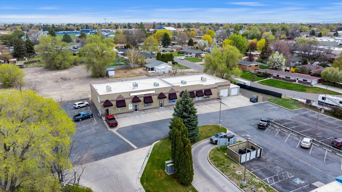 682-690 Blue Lakes Blvd N, Twin Falls, ID à louer Photo du bâtiment- Image 1 de 14