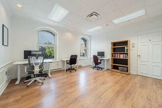 538-540 Pl Saint-Henri, Montréal, QC for sale Building Photo- Image 2 of 2
