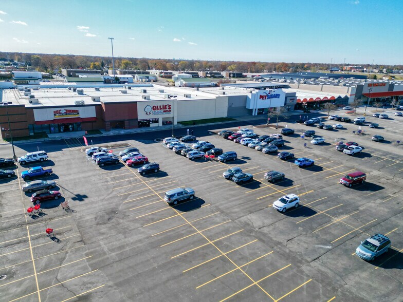 20500-20660 E 13 Mile Rd, Roseville, MI à louer - Photo du bâtiment - Image 1 de 9
