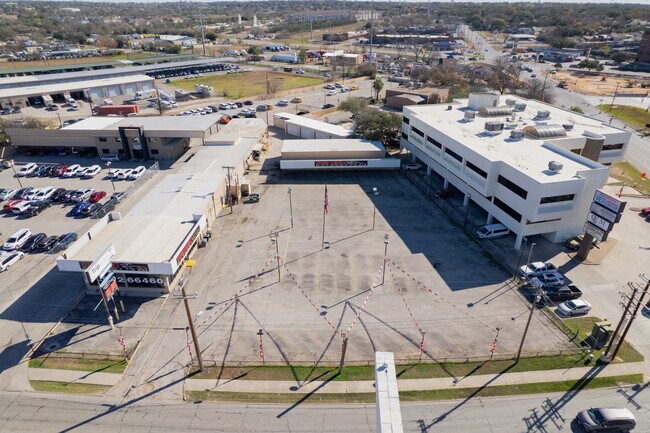 Plus de détails pour 9600 N I-35, San Antonio, TX - Local d'activités à louer