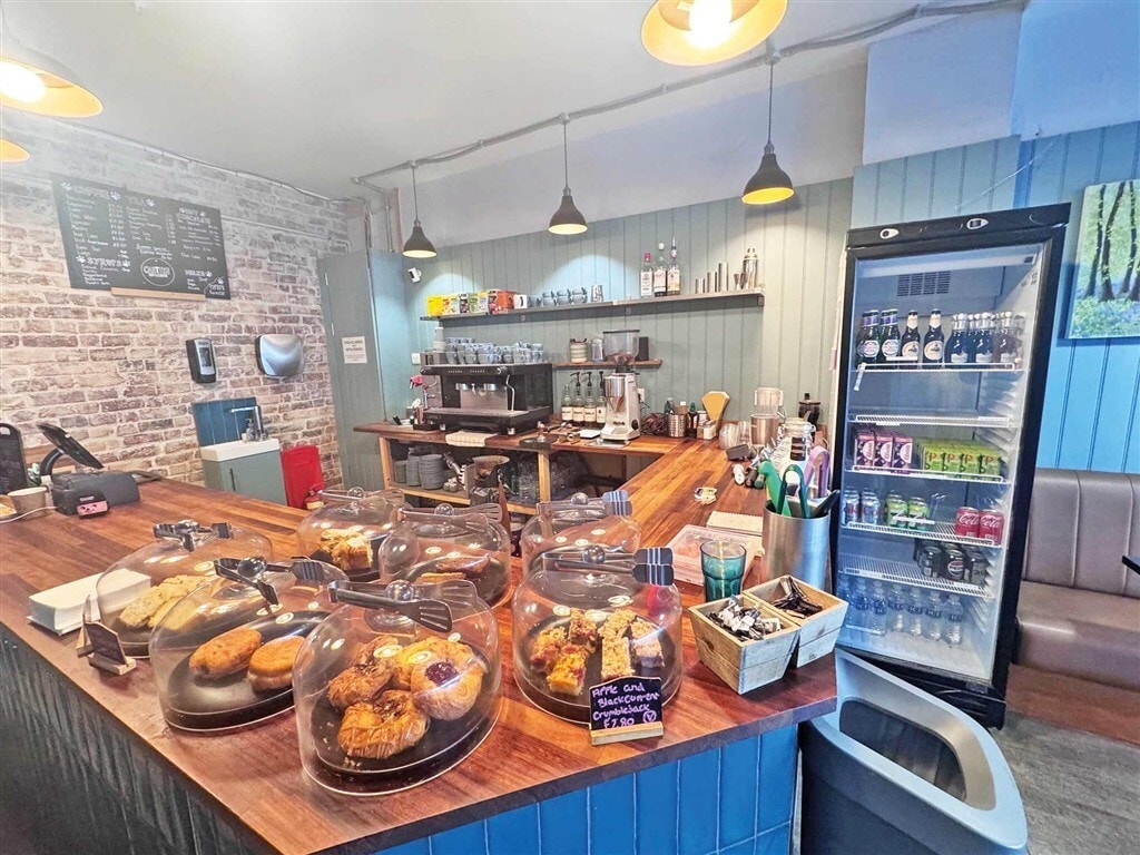 281-291 Fleet Rd, Fleet, HAM GU51 3BT - Unité 285 & 285A -  - Photo intérieure - Image 1 of 4