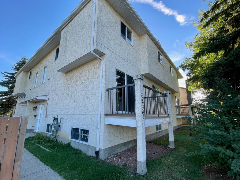 5009 13 Av NW, Edmonton, AB à vendre - Photo du bâtiment - Image 3 de 4