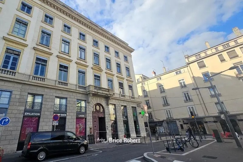 Bureau dans Lyon à louer - Photo du bâtiment - Image 2 de 8