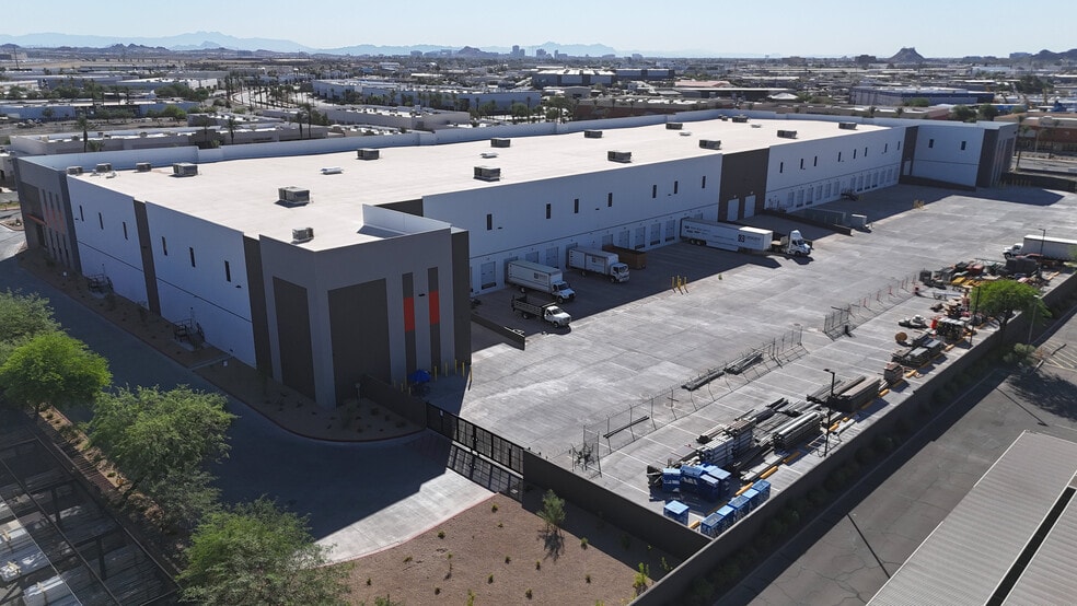 3050 S 35th St, Phoenix, AZ à louer - Photo du bâtiment - Image 3 de 6