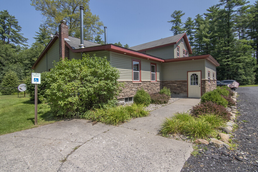 910 Rock City Rd, Ballston Spa, NY for sale - Building Photo - Image 2 of 31