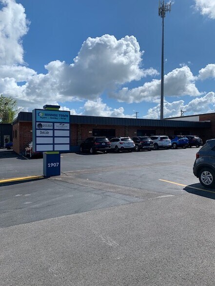 1907-1913 S Stewart Ave, Springfield, MO à louer - Photo du bâtiment - Image 2 de 5