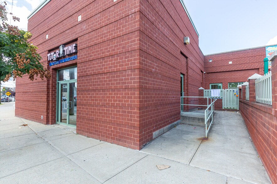 1619-1631 Jericho Tpke, New Hyde Park, NY à vendre - Photo du bâtiment - Image 3 de 27