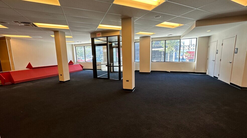 1547-1549 W Belmont Ave, Chicago, IL for lease - Interior Photo - Image 2 of 21