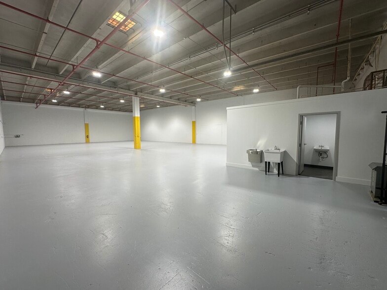 7212-7282 NW 33rd St, Miami, FL for lease - Building Photo - Image 2 of 21