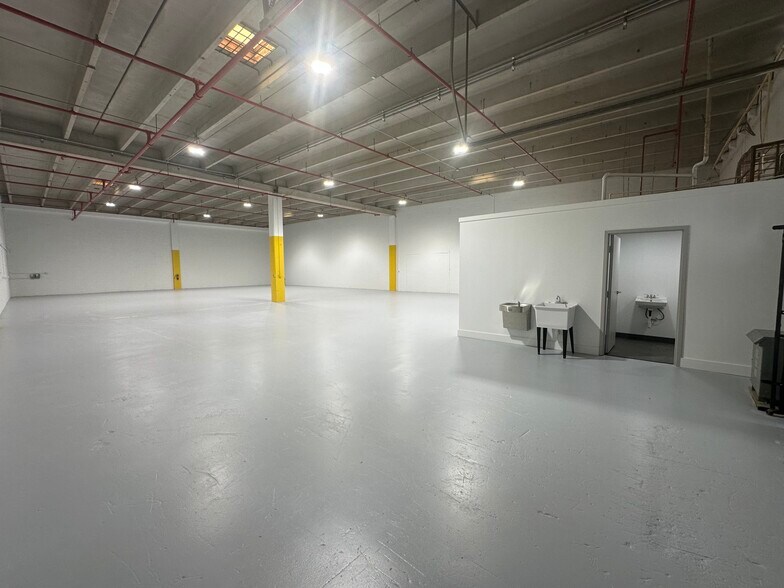 7212-7282 NW 33rd St, Miami, FL à louer - Photo du bâtiment - Image 2 de 21