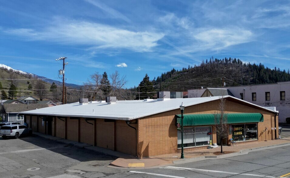 295 Main St, Weed, CA à vendre - Photo du bâtiment - Image 1 de 39
