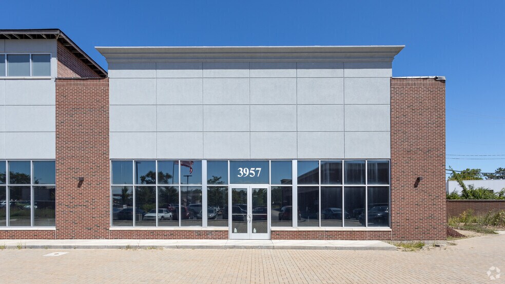 3949-3957 S State Rd, Ann Arbor, MI à louer - Photo du bâtiment - Image 2 de 5