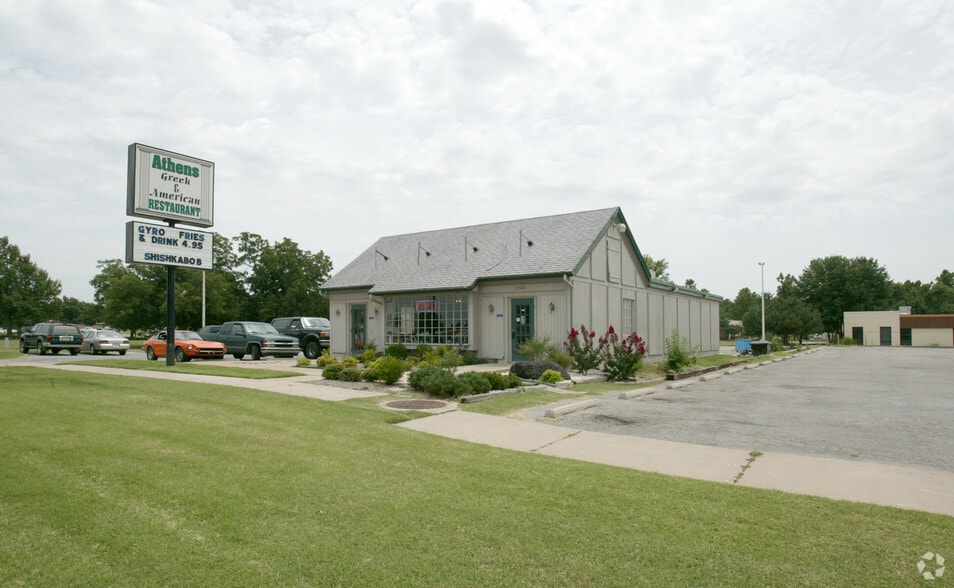 7700 NW 23rd St, Bethany, OK à louer - Photo du bâtiment - Image 2 de 6