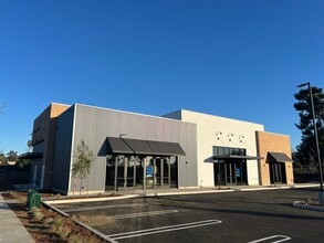 485 Hacienda Dr, Vista, CA à louer Photo du bâtiment- Image 1 de 1