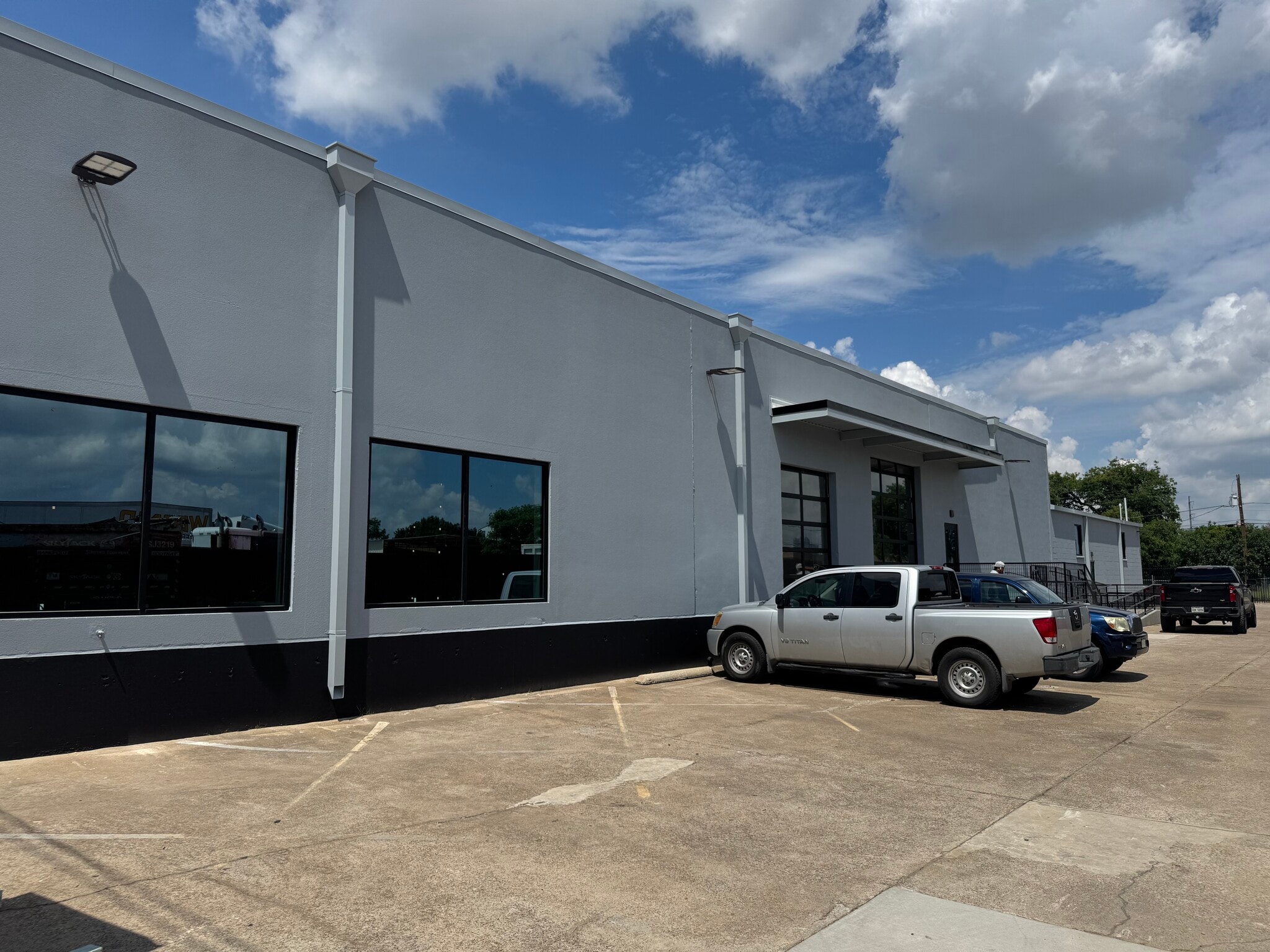4746 Memphis St, Dallas, TX for lease Building Photo- Image 1 of 9
