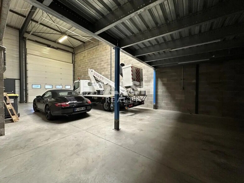 Office in Gleizé for lease - Interior Photo - Image 3 of 15