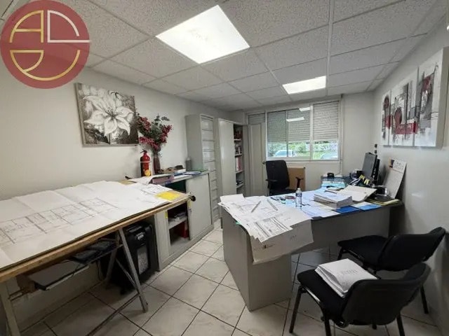 Retail in Toulouse for lease - Interior Photo - Image 2 of 7