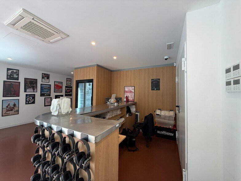 Multifamily in Barcelona, Barcelona for sale - Interior Photo - Image 3 of 5