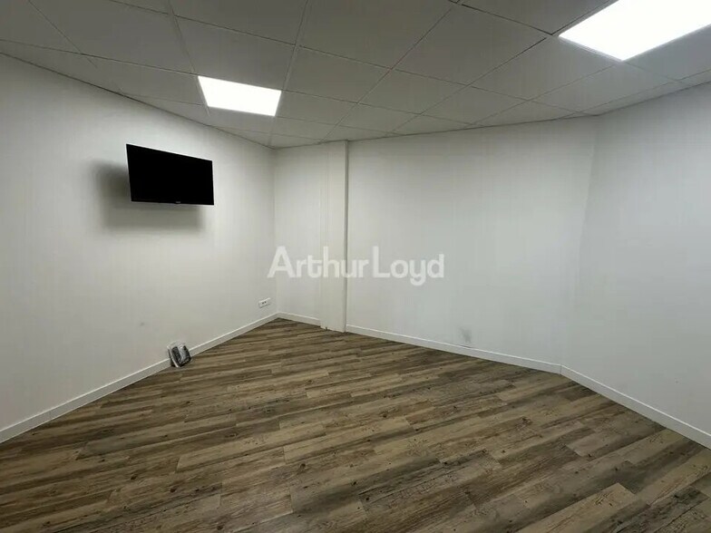 Office in Reims for lease - Interior Photo - Image 2 of 7