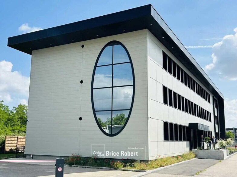 Flex dans Saint-Priest à louer - Photo du bâtiment - Image 2 de 11