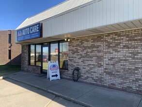 33960-34100 Groesbeck Hwy, Clinton Township, MI à louer Photo du bâtiment- Image 2 de 10