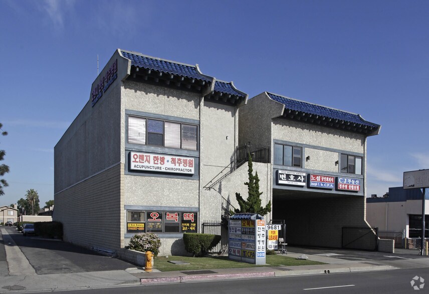 9681 Garden Grove Blvd, Garden Grove, CA à louer - Photo du bâtiment - Image 2 de 3