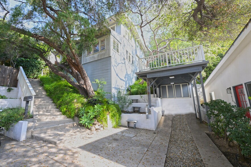 2636 N Beachwood Dr, Los Angeles, CA à vendre - Photo du bâtiment - Image 3 de 44
