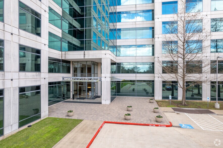 3010 Briarpark Dr, Houston, TX à louer - Photo du bâtiment - Image 3 de 13