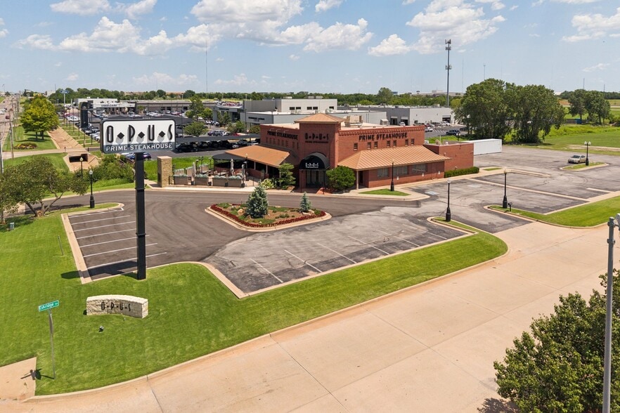 800 W Memorial Rd, Oklahoma City, OK for sale - Building Photo - Image 2 of 34
