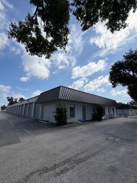 4317 62nd Ave N, Pinellas Park, FL à louer - Photo du bâtiment - Image 2 de 12