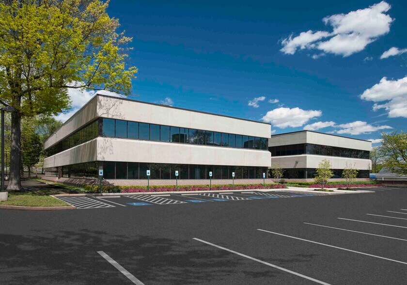 455 Pennsylvania Ave, Fort Washington, PA à louer - Photo du bâtiment - Image 2 de 5