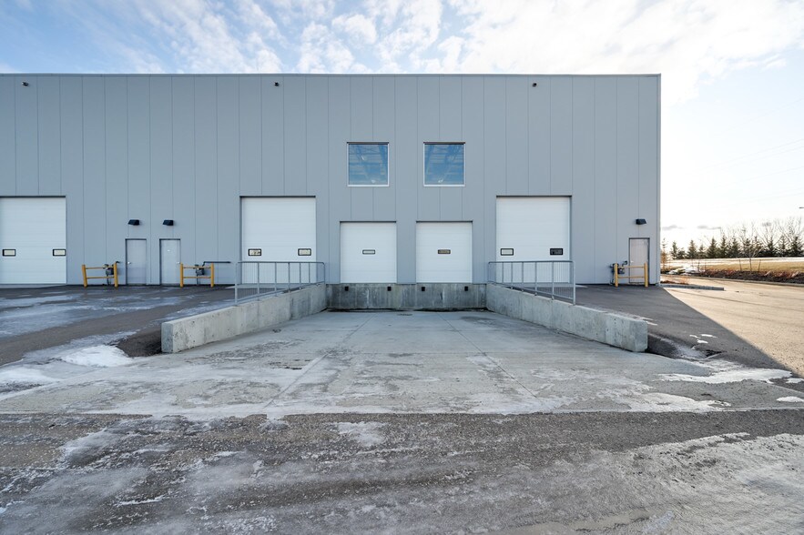 14005-14061 156 St NW, Edmonton, AB for sale - Building Photo - Image 1 of 1