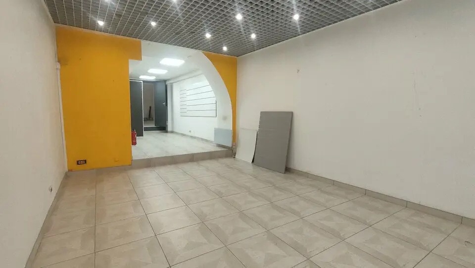 Commerce de détail dans Bagnols-sur-Cèze à louer - Photo intérieure - Image 2 de 5