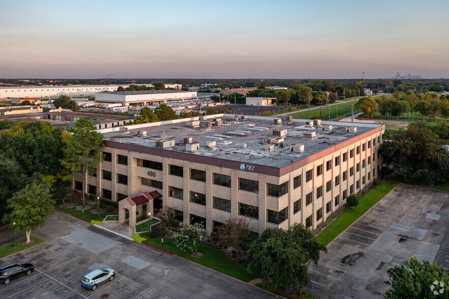 480 N Sam Houston Pky E, Houston, TX à louer - Photo du bâtiment - Image 2 de 12