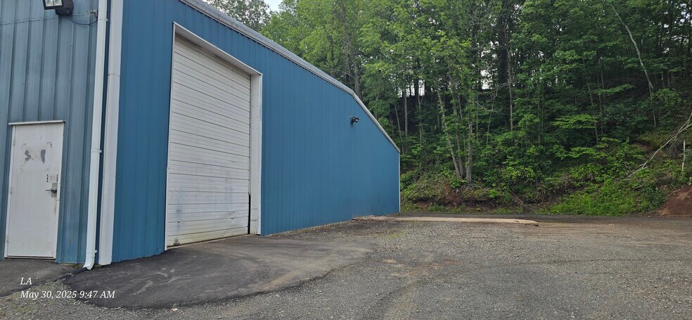 493 Old Turnpike Rd, Plantsville, CT à louer - Photo du bâtiment - Image 3 de 5