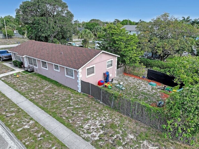 752 W 6th St, Riviera Beach, FL for sale - Primary Photo - Image 1 of 1