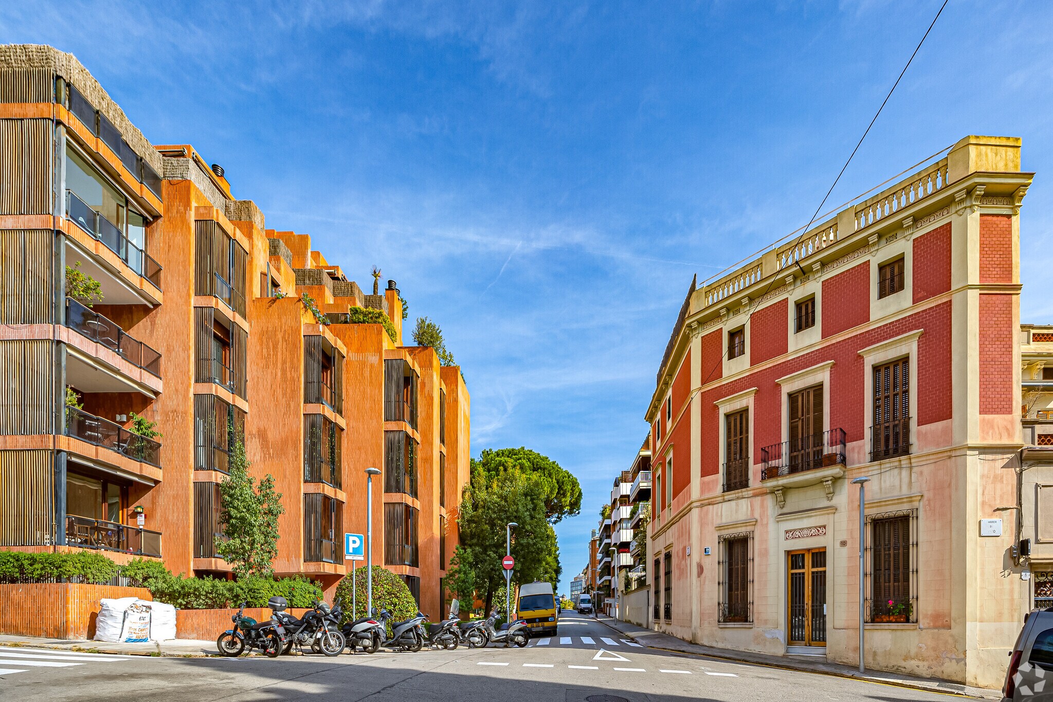 Immeuble residentiel dans Barcelone, Barcelona à vendre Photo du bâtiment- Image 1 de 3