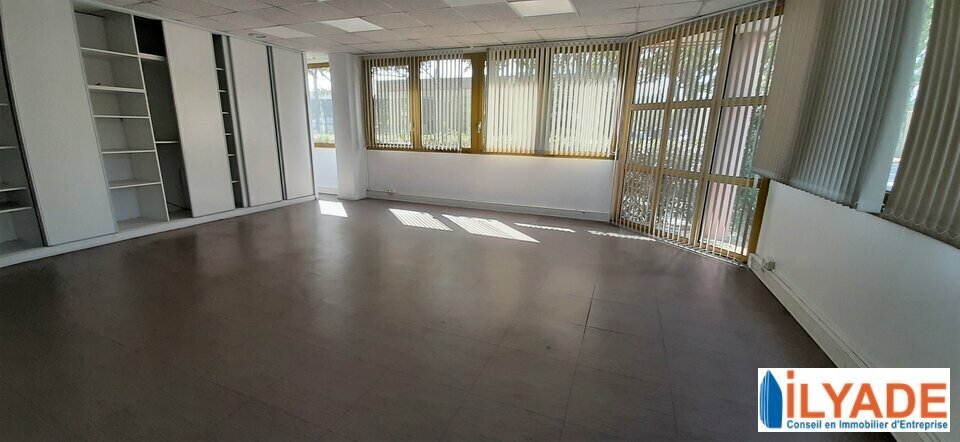 Office in Vitrolles for lease - Interior Photo - Image 3 of 5