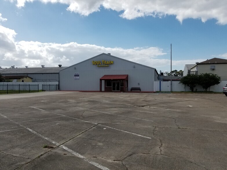 1415 Whitney Ave, Gretna, LA à vendre - Photo du bâtiment - Image 2 de 3