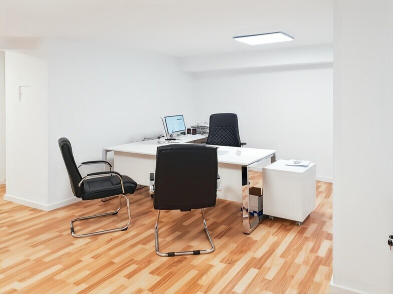 Office in Palma for lease - Interior Photo - Image 2 of 7