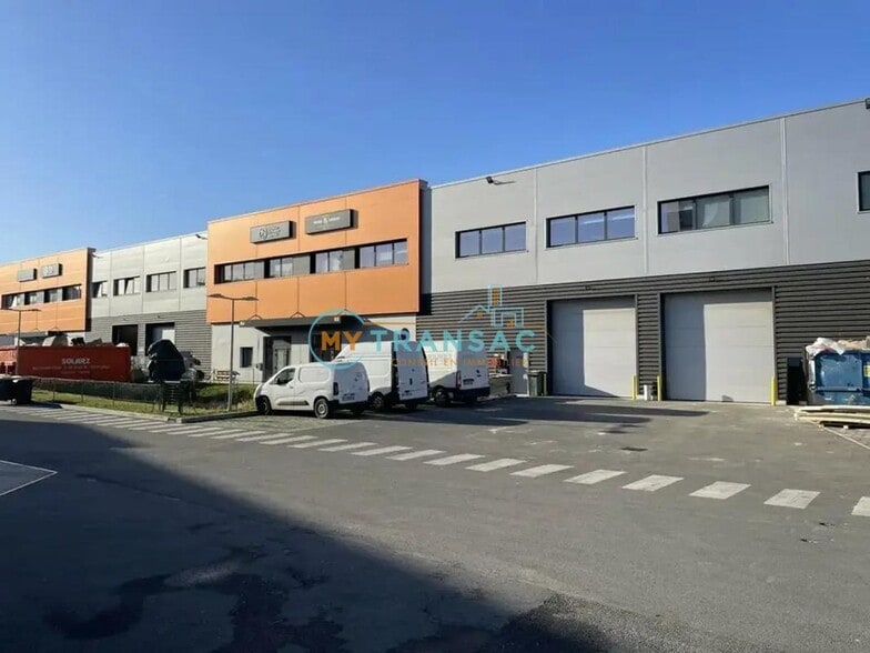 Flex in Romainville for lease - Building Photo - Image 2 of 6