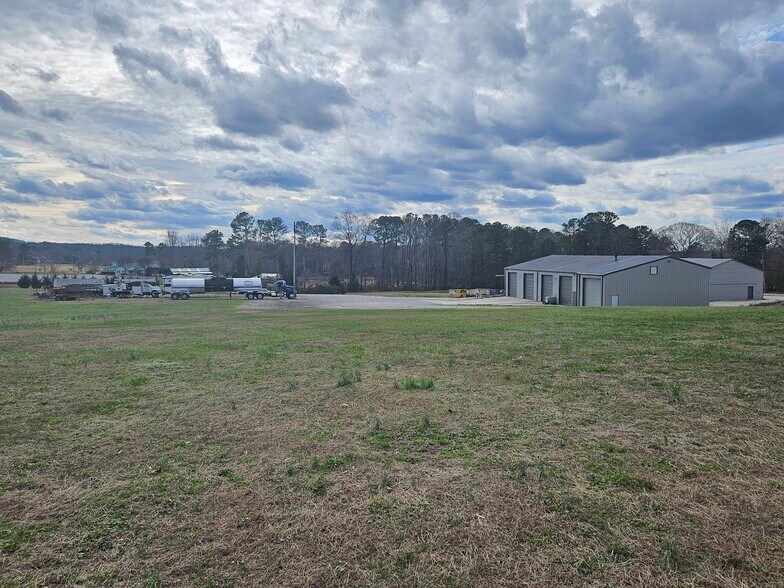 6080 Cross Roads Rd, Cumming, GA à louer - Photo du bâtiment - Image 2 de 14