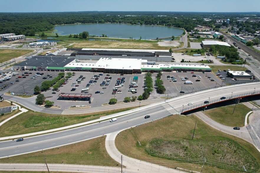 11 Pine Lake Ave, La Porte, IN for lease - Building Photo - Image 2 of 9