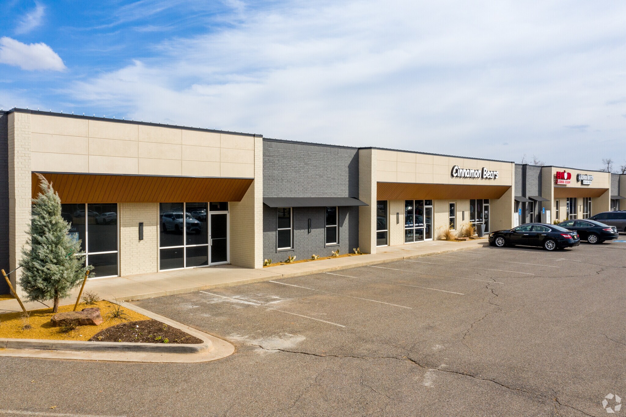 610 S Kelly Ave, Edmond, OK à louer Photo principale- Image 1 de 10