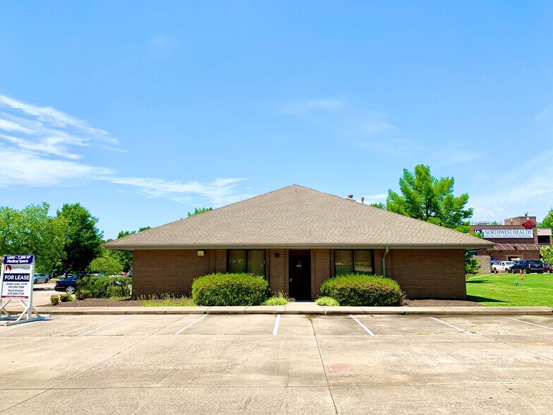 1794 E Joyce Blvd, Fayetteville, AR à vendre - Photo principale - Image 1 de 17