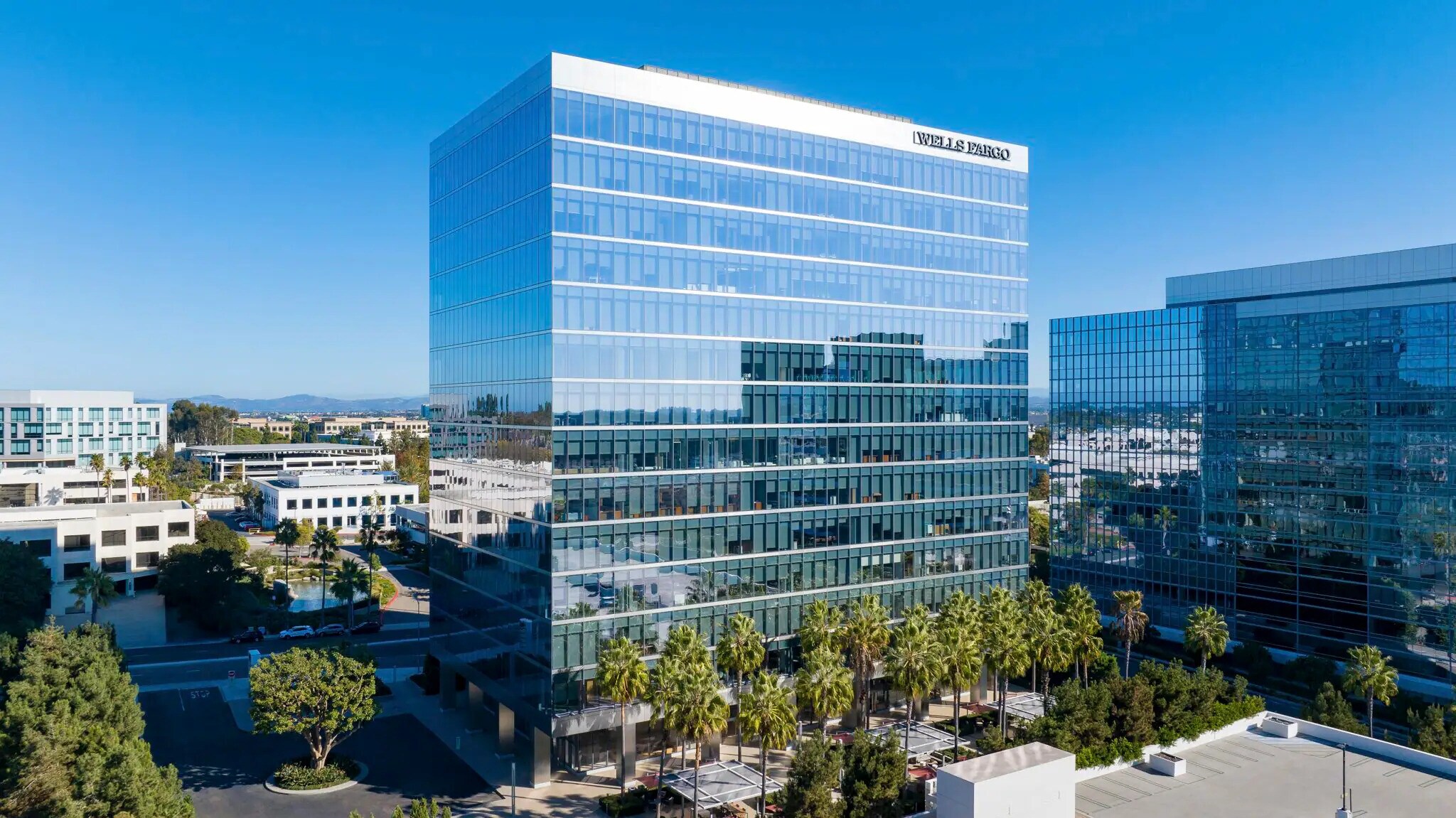 4655 Executive Dr, San Diego, CA à louer Photo du bâtiment- Image 1 de 3