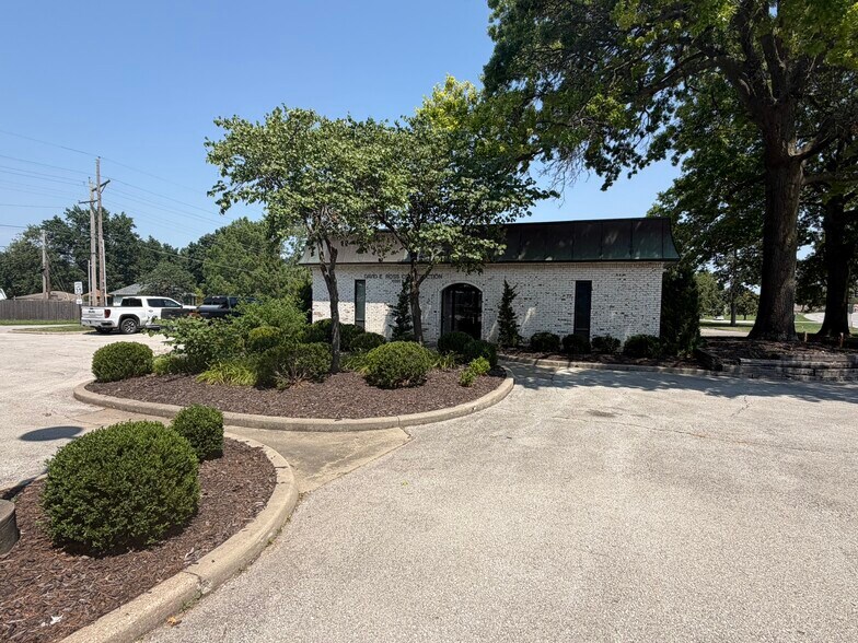 10201 E 75th St, Raytown, MO à vendre - Photo du bâtiment - Image 3 de 5